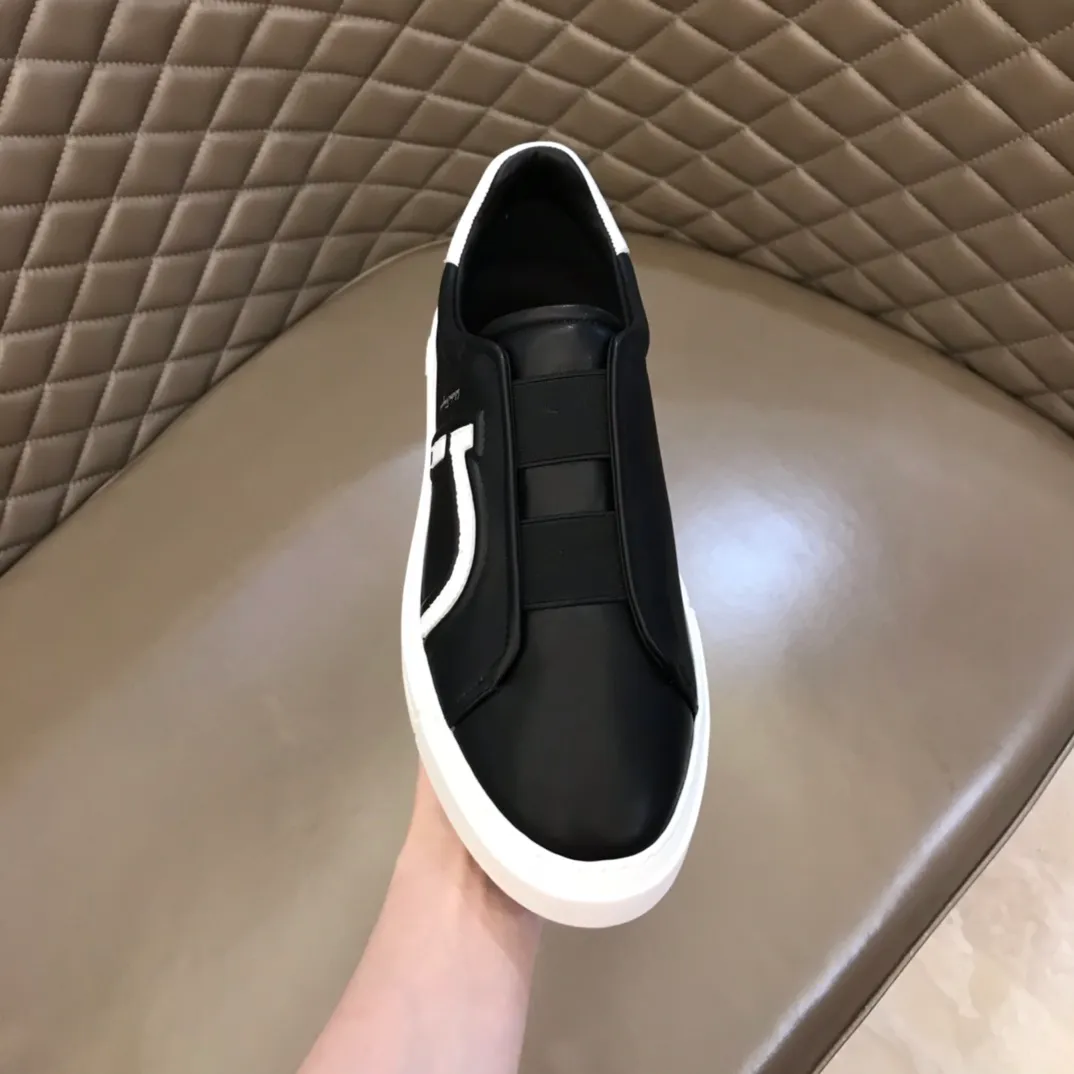 p400【Salvatore Ferraga**】New men's low-top casual shoes! Top-quality cow products, original lasts, made of imported cowhide, first-class texture, first-layer sheepskin lining! Original outsole! The details are exquisite and the style is versatile and upscale! Decorated with a three-dimensional Gancini logo, the back of the tongue and lace-up piping add a pop of color. The high-tech sole features a holographic pattern and Gancini details, making it ideal for a practical yet stylish everyday look. Code number 38-44 (45 can be customized)